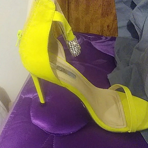 Shoes - Picture 4 of 4